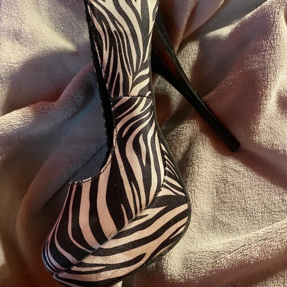 Zebra print heels - Picture 4 of 5